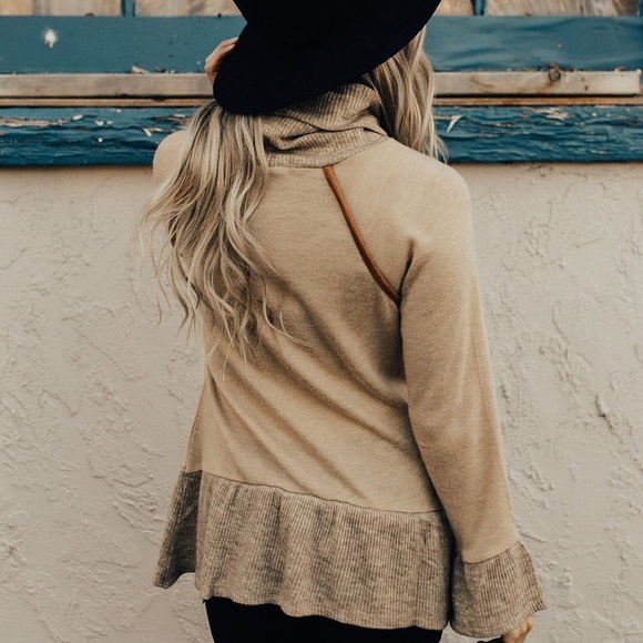 NEW: Boutique turtleneck sweater - Picture 5 of 6